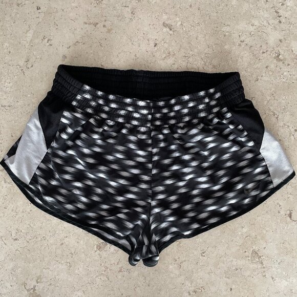 Nike DriFit Running Athletic Black White Women’s Size L NWOT - Picture 1 of 10